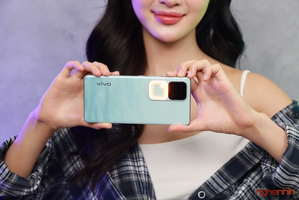 Chụp ảnh chân dung đêm với Vivo V30, Vòng sáng Aura 3.0